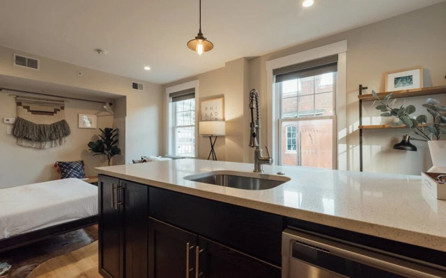 Downtown Philly Apartment By Rittenhouse Square