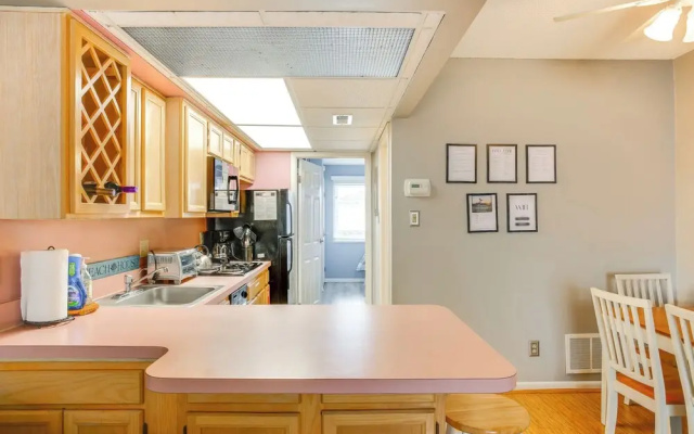 Quaint Wildwood Condo ~ Walk to Beach!