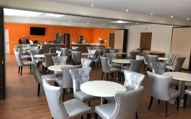 Howard Johnson by Wyndham Harrisburg