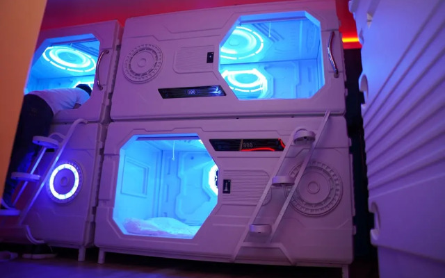 Capsula hotel