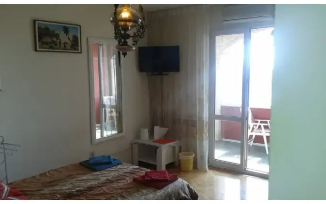 Apartment & Rooms House with Garden