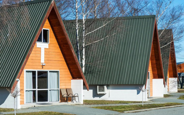 Mountain Chalets Motel