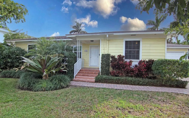 Sun, Shells and Seaspray w/ Lanai