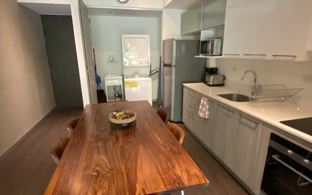 BEE Suites Santa Ana