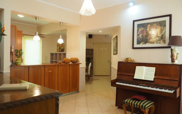 Niko's Art villa
