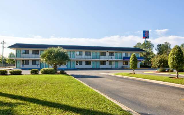 Motel 6 Valdosta, GA - University