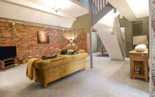 Hunters Lodge at Wildersley Farm