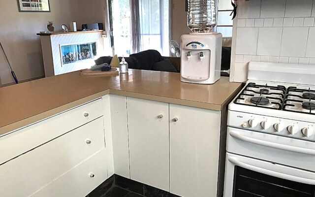 Cosy AffordableGetaway Wifi Netflix Wine