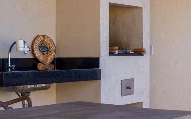 Linda casa c/piscina a beira mar AJA017