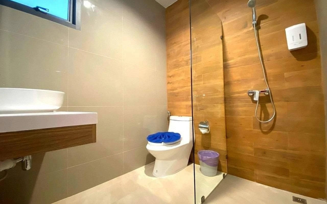 The Thames Pool Access Resort SHA+