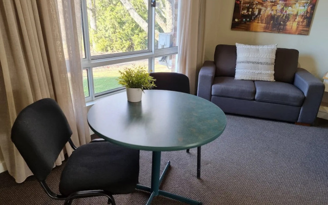 Tumbarumba Motel & Elms Restaurant