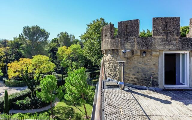 Spacious Castle in Jonquieres with Swimming Pool