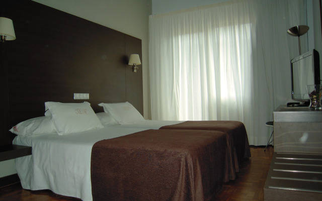 Méndez Núñez Hotel