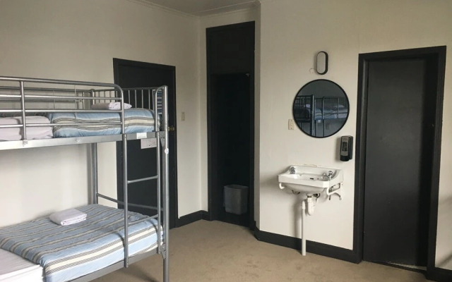 BoBs Hostel