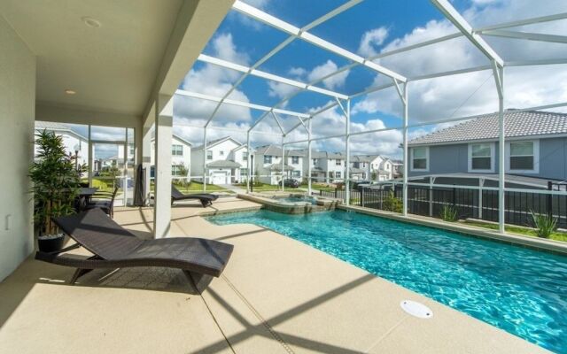 Champions Gate Luxury ! 6 Bedroom Home by RedAwning