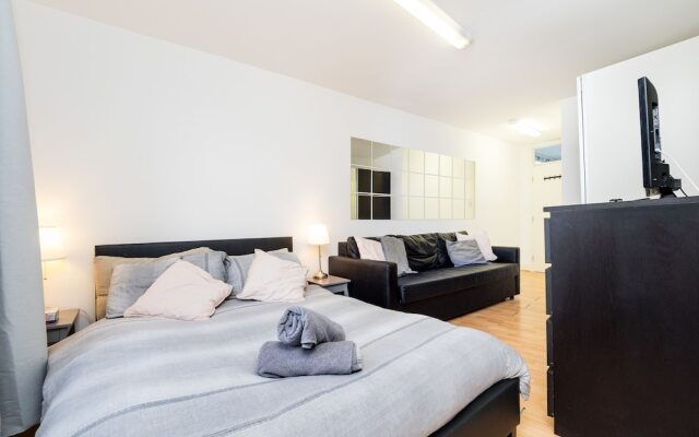 Top Floor Compact Apartment Notting Hill