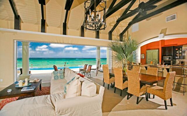 La Mouette Cable Beach Bahamian Villa