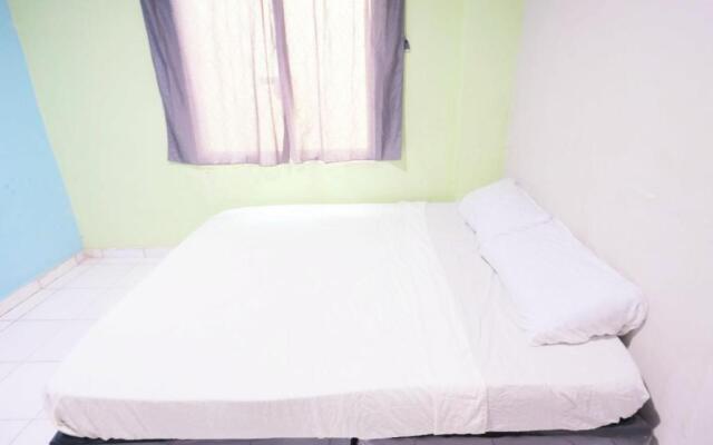 SPOT ON 92360 Penginapan ReniNearMall Nagoya Hill