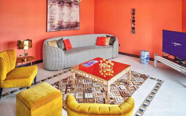 The Palm Jumeirah Villas - Frond E by LUX Holiday Home