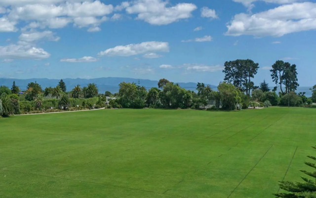 Tahunanui Oceanview Apartment