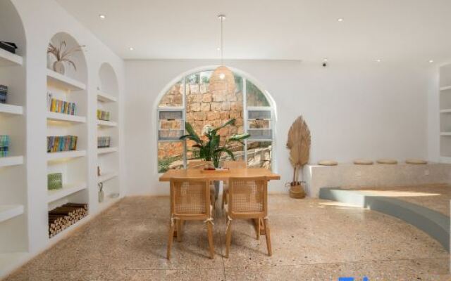 Fuxian Lake Wuluojia · Light Luxury Resort Hotel (Fuxian Lake Scenic Area Wetland Park Branch)