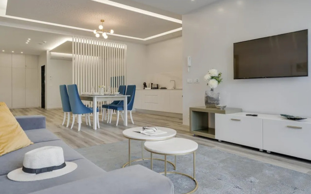 Torre Palace I by Atlantic Holiday