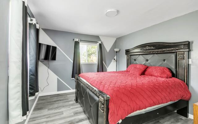 Cozy Retreat In Cincinnati 3 Bedroom Home by RedAwning