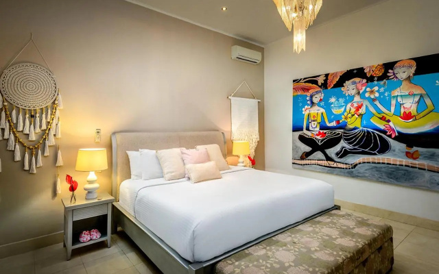 Villa Bloom 4 - 2 King bedrooms and 1 Bunk Room , private pool, sleeps up to 8 – Guest Rooms – Kuta