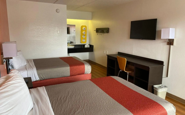 Motel 6 Memphis, TN - Downtown