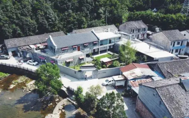 Banbajia Guesthouse Guyan Yishe