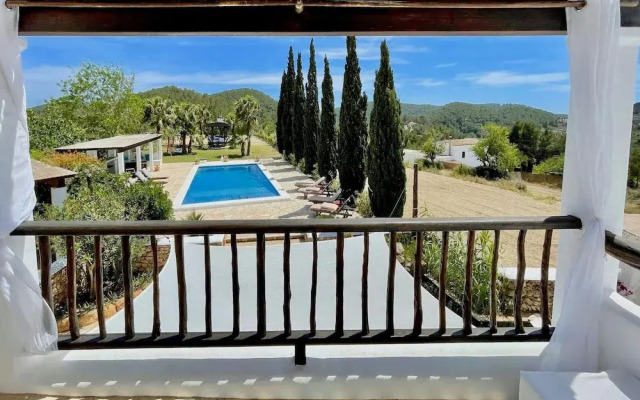 Holiday Home Near Stunning Beaches