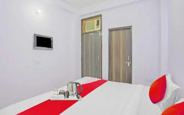 OYO 93687 Hotel Galaxy Red Inn