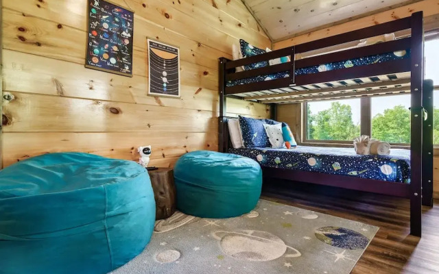 Eagle Splash Vista| Pool Projector, Pet Friendly, Game Room