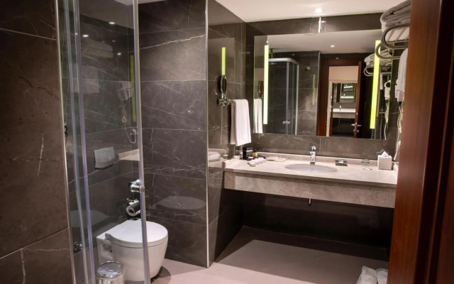 Grand Aras Hotel & Suites