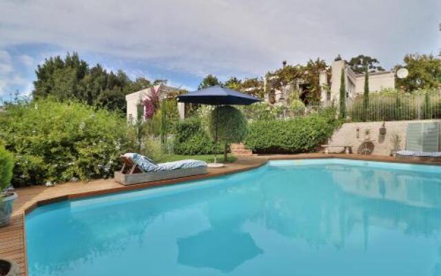 Three Oaks Bed  Breakfast