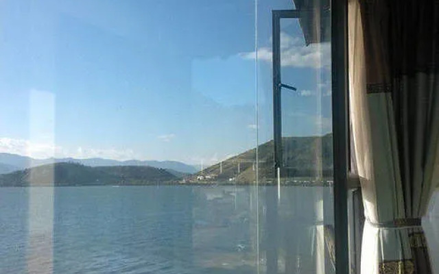 Dali Shuanglang Yinyu Jinxiangyuan Erhai Seaview Hotel
