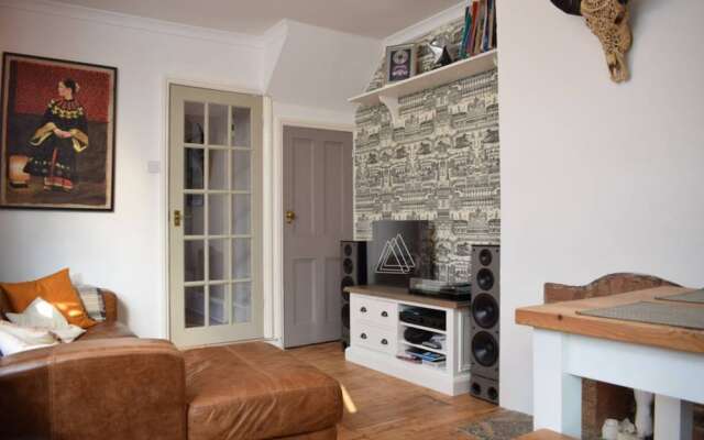 Quiet 1 Bedroom Home in South London