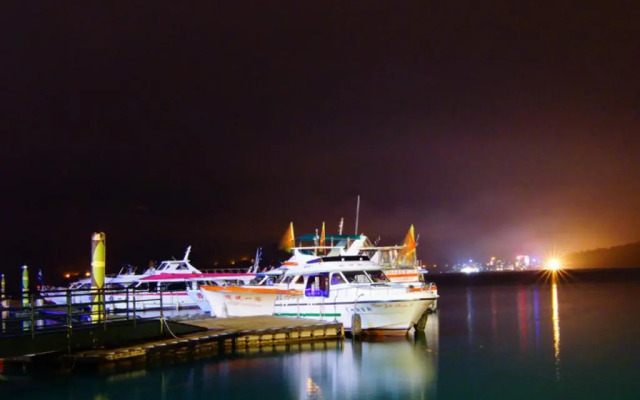 Sun Moon Lake Karuizawa Villa B&B