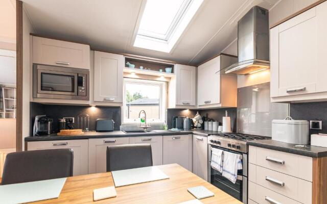 Hidden Jewel Lodge with Hot Tub