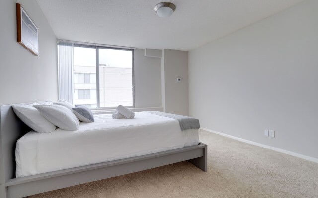 Prime Location Apartment at Crystal City