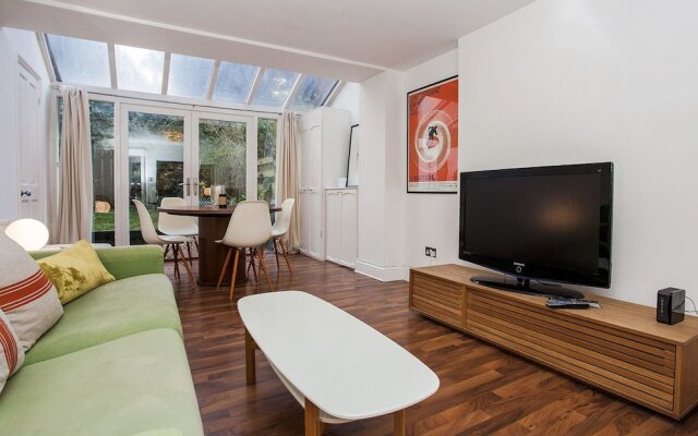 Modern 2 Bed Garden Flat, St Johns Wood