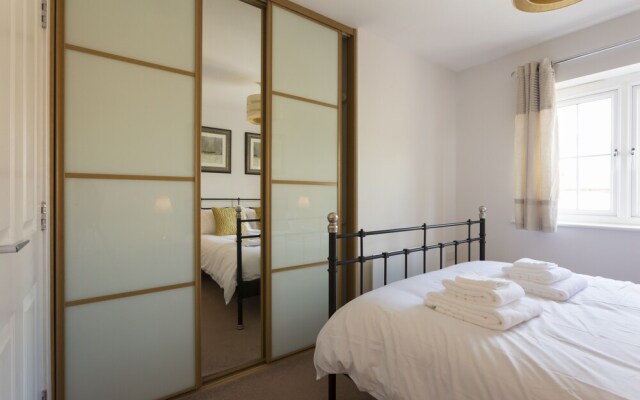 The Rectory Apartment + Free Parking