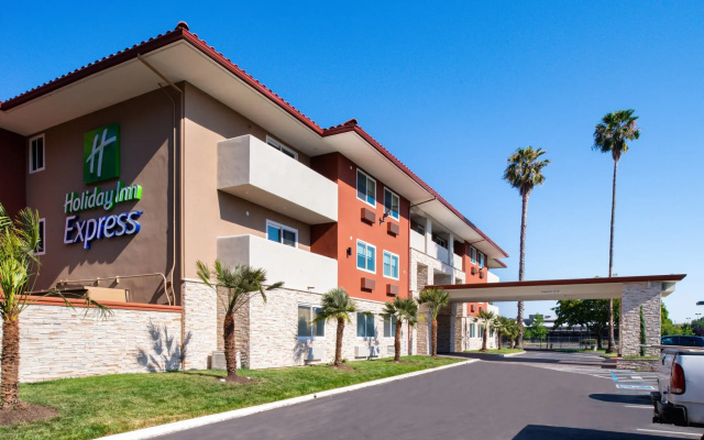 Holiday Inn Express Santa Rosa North by...