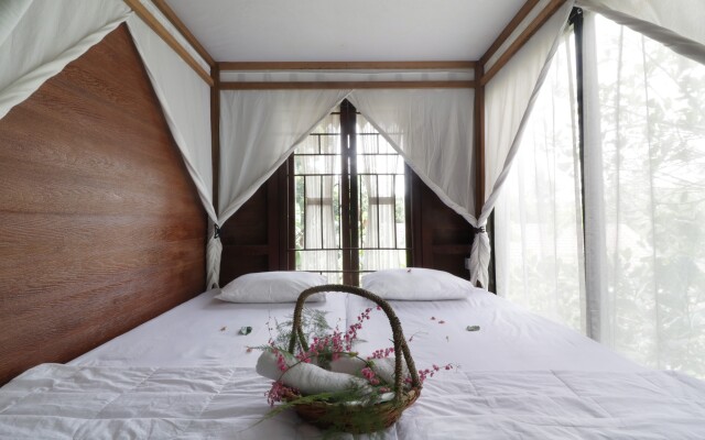 NILA HOUSE, Sharia Family Home Stay by ZUZU