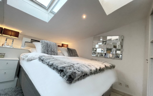 2 room CROISETTE behind CARLTON HOTEL (NEW)