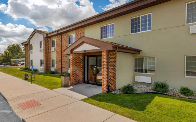 Quality Inn Chesterton near Indiana Dunes National Park I-94