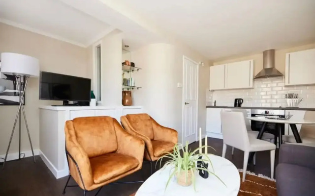 The Holland Park Crib - Classy 2bdr House