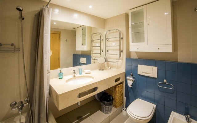 B06 - Top-Floor Marina Club 2 Bed Apartment