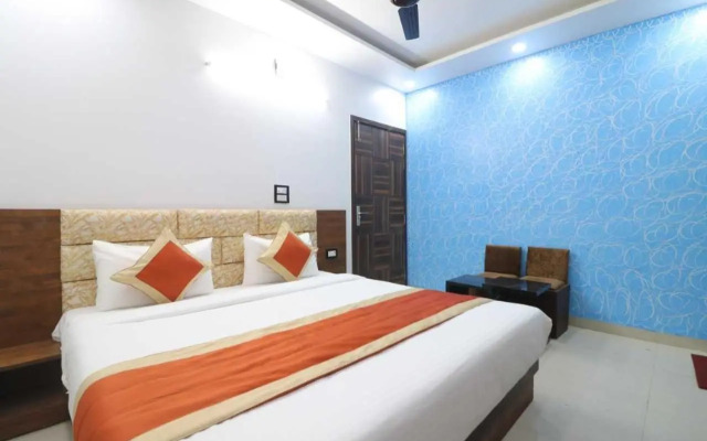 OYO 70042 B Singh Stay Mahipalpur