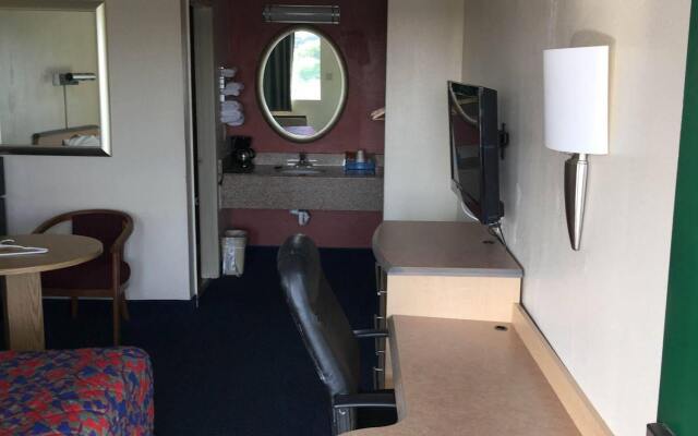 Q Lodging Motel